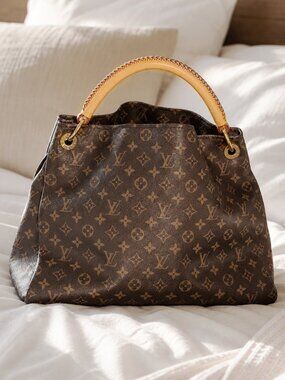 Louis Vuitton Monogram Artsy MM